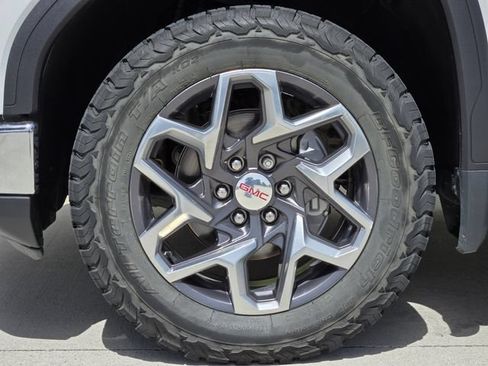 Used 2022 GMC Sierra 1500 SLT AWD/4WD image 14