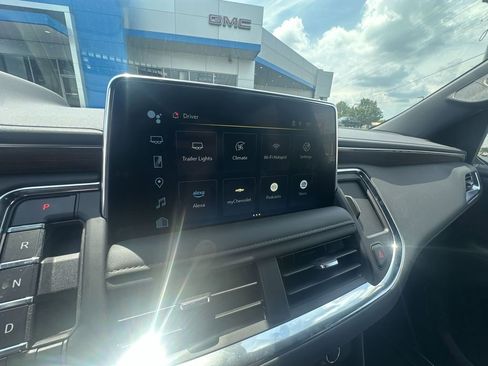 Used 2024 Chevrolet Suburban High Country image 15