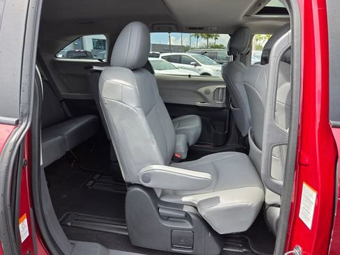 Used 2023 Toyota Sienna XLE FWD image 16