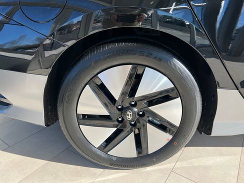 New 2025 Hyundai Ioniq 6 SE image 16