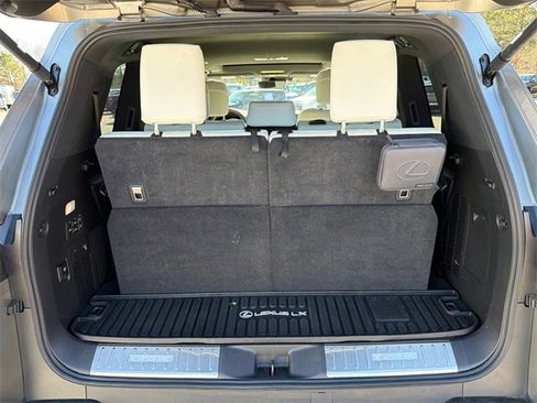 Used 2024 Lexus LX 600 4WD w/ Luxury Package image 18
