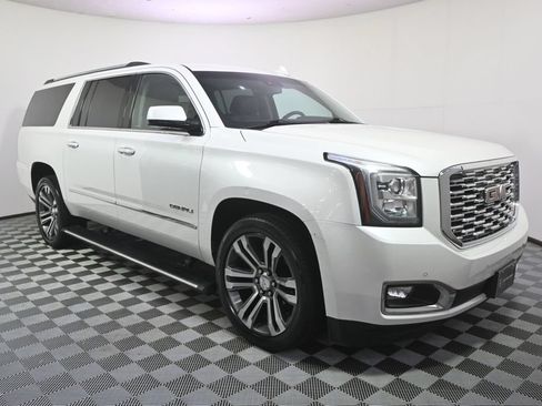 Used 2019 GMC Yukon XL Denali w/ Denali Ultimate Package AWD/4WD image 8