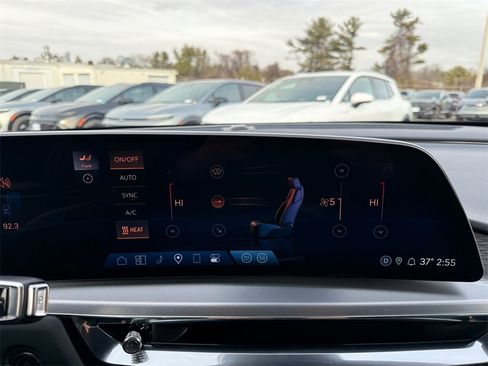 Used 2024 Cadillac Lyriq Luxury image 18