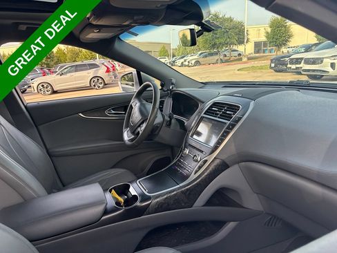 Used 2019 Lincoln Nautilus Reserve FWD image 13