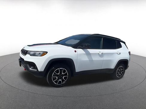 Used 2025 Jeep Compass Trailhawk AWD/4WD image 8