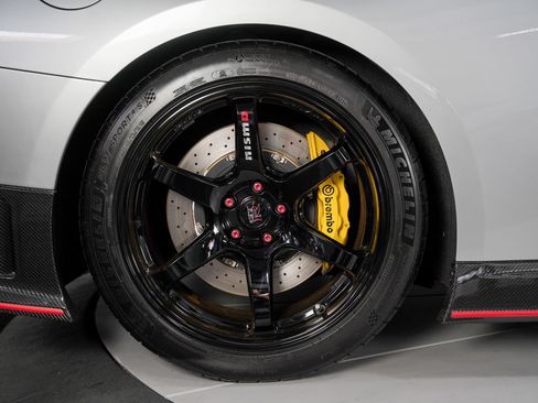 Used 2018 Nissan GT-R NISMO AWD/4WD image 25