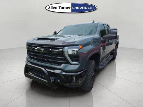 Used 2025 Chevrolet Silverado 2500 LT w/ Trail Boss Package AWD/4WD image 4