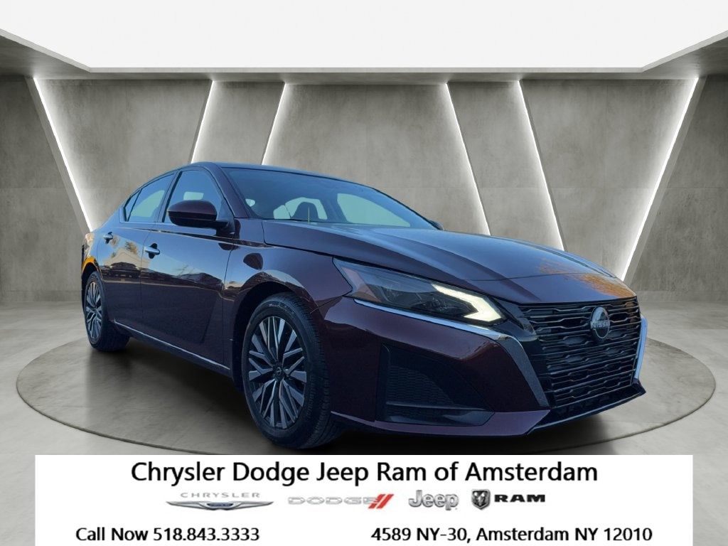 Used 2024 Nissan Altima 2.5 SV w/ SV Premium Package FWD image 1