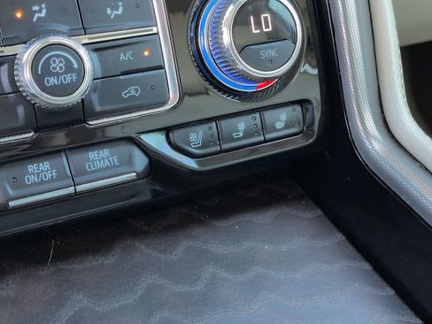 Used 2023 GMC Yukon XL Denali AWD/4WD image 22