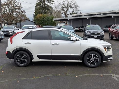 Used 2023 Kia Niro EX image 6