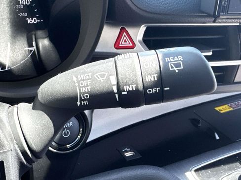 Used 2025 Toyota Sienna LE FWD image 24