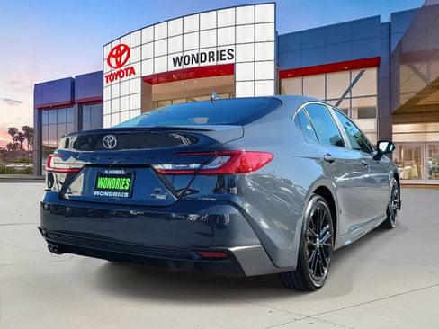 Used 2025 Toyota Camry SE image 4