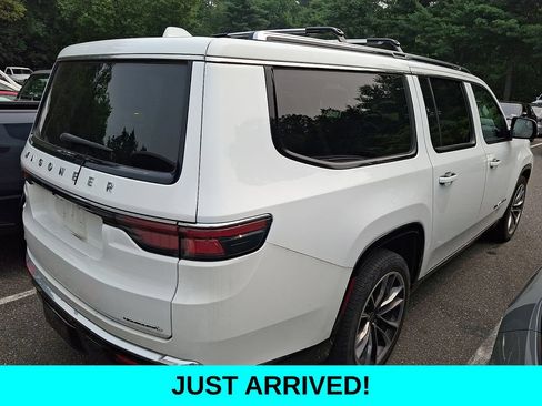 Used 2023 Jeep Wagoneer L Series III w/ Premium Group I AWD/4WD image 4