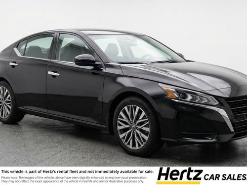 Used 2025 Nissan Altima 2.5 SV FWD image 1