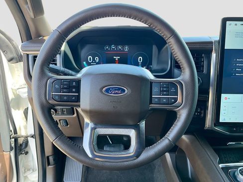 Used 2024 Ford Expedition Max King Ranch RWD image 11