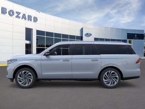 New 2025 Lincoln Navigator L Reserve image 3