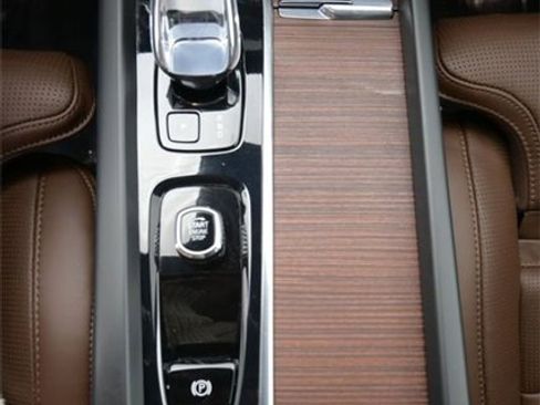 Used 2023 Volvo XC60 B5 Ultimate w/ Climate Package image 10