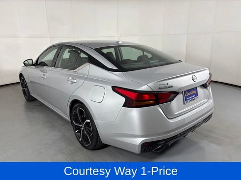 Used 2024 Nissan Altima 2.5 SR FWD image 8