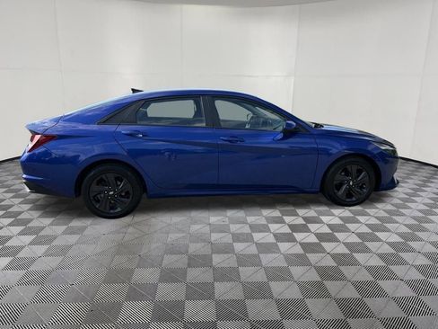 Used 2023 Hyundai Elantra SEL w/ Preferred Accessory Package FWD image 6