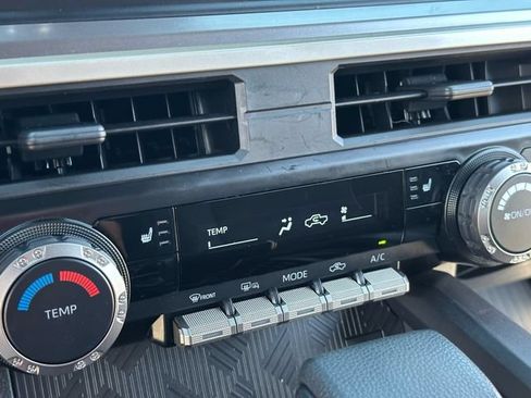 Certified 2025 Toyota Tacoma SR5 AWD/4WD image 17