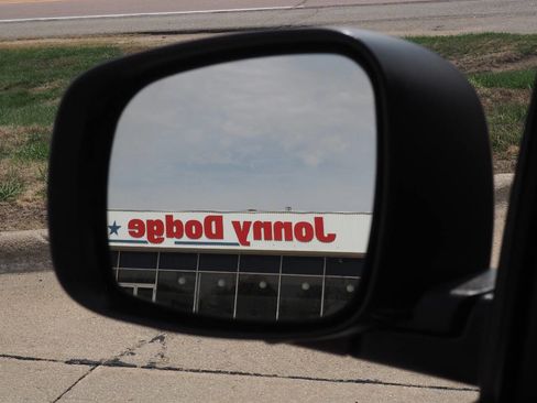 Used 2020 Dodge Grand Caravan SXT image 7