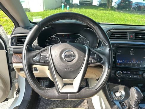 Used 2016 Nissan Maxima Platinum w/ Interior Lighting Package FWD image 15