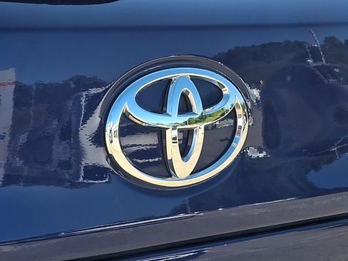Used 2023 Toyota Corolla Cross XLE w/ Convenience Package AWD/4WD image 32