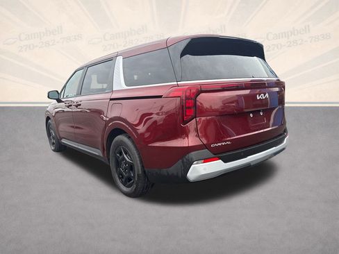 Used 2025 Kia Carnival image 3
