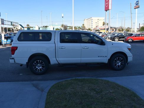 Used 2021 Nissan Titan SV w/ SV Convenience Package image 18