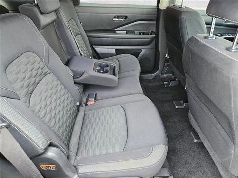 Used 2022 Nissan Pathfinder SV image 17