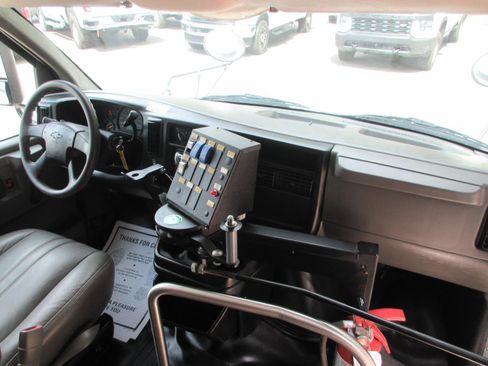 Used 2006 Chevrolet Express 3500 w/ School Bus Package RWD image 20