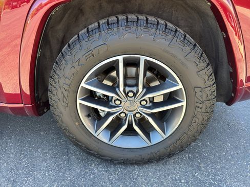 Used 2020 Jeep Grand Cherokee Overland AWD/4WD image 9