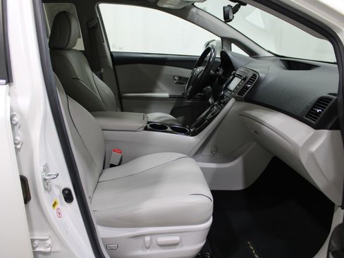 Used 2015 Toyota Venza XLE w/ XLE Premium Package image 26