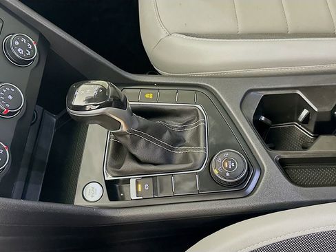 Used 2022 Volkswagen Taos SE image 16