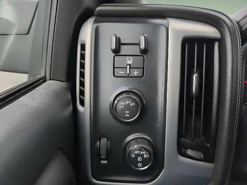 Used 2019 GMC Sierra 1500 SLE w/ SLE Value Package image 16