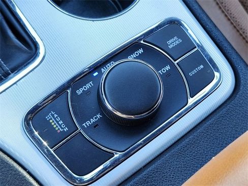 Used 2020 Jeep Grand Cherokee SRT image 25