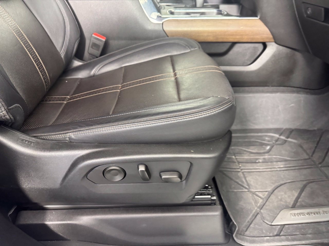 Used 2024 Chevrolet Silverado 1500 High Country w/ High Country Premium Package AWD/4WD image 40