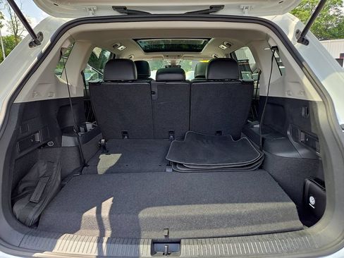 Used 2023 Volkswagen Tiguan SE w/ Panoramic Sunroof Package FWD image 29