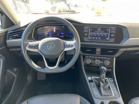 Used 2024 Volkswagen Jetta SE image 19