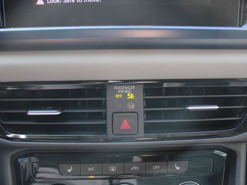 Used 2023 Volkswagen Taos SE FWD image 20