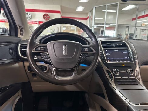 Used 2019 Lincoln Nautilus Reserve image 16
