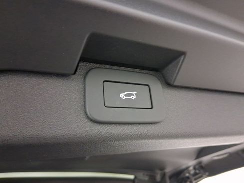 New 2026 Land Rover Discovery Limited Edition image 30