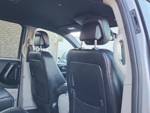 Used 2019 Dodge Grand Caravan SXT image 23