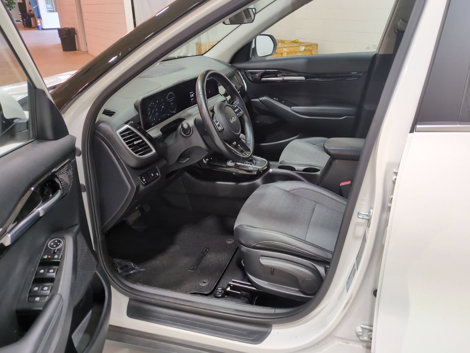 Certified 2024 Kia Seltos S FWD image 14