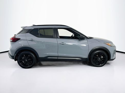 Used 2023 Nissan Kicks SR w/ SR Premium Package FWD image 4
