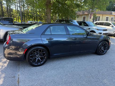Used 2019 Chrysler 300 Touring w/ Sport Appearance Package RWD image 9