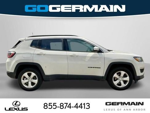 Used 2018 Jeep Compass Latitude w/ Cold Weather Group AWD/4WD image 9