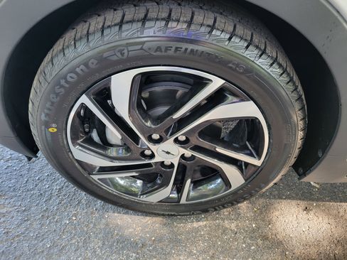 Certified 2023 Chevrolet Bolt LT w/ Infotainment Package image 40