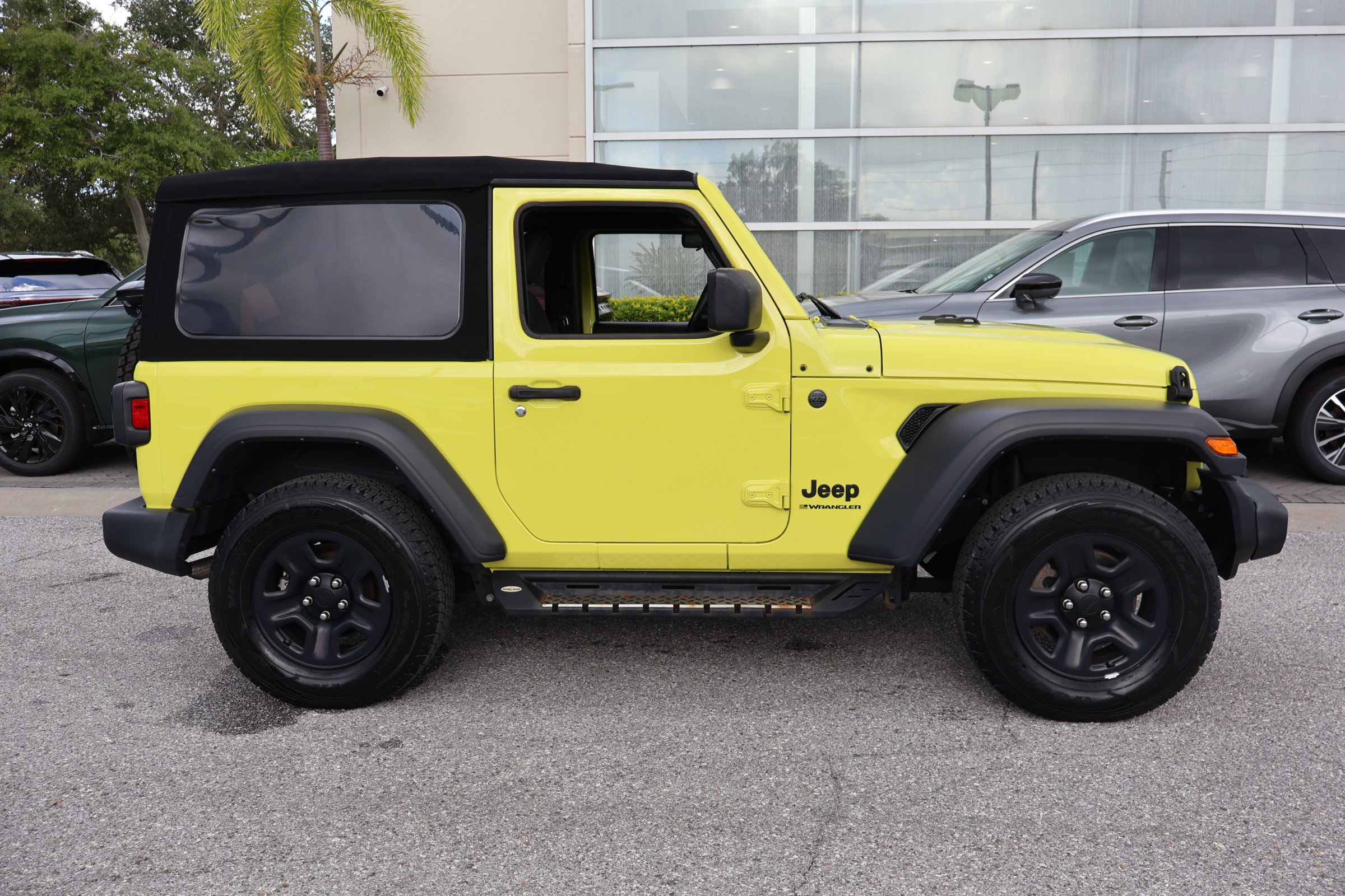 Used 2024 Jeep Wrangler Sport AWD/4WD image 9
