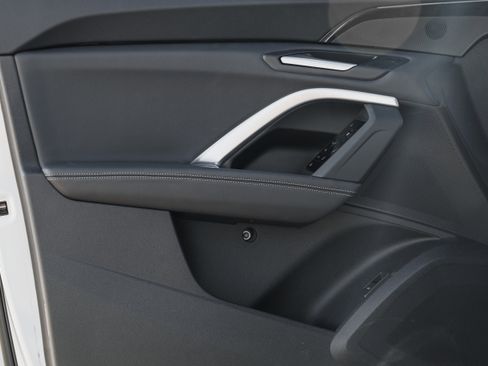 Certified 2025 Audi Q5 Premium w/ Convenience Package image 23